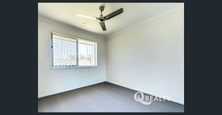 🏡Well Located Family Home Close to Ammenities! - Photo 4