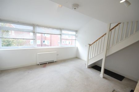 1 Bedroom Flat / Apartment to let - Photo 3