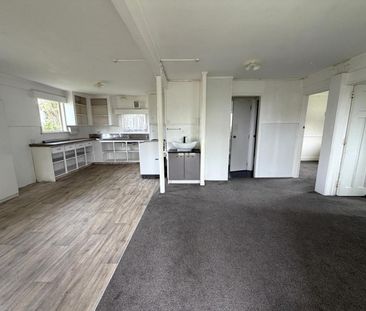 Downstairs Flat - Close to Beach - Photo 4