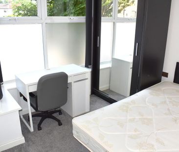 6 bedroom terraced house to rent - Photo 2