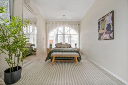 Spacious 5-Bedroom Home with Pool in Prime Location - Photo 4