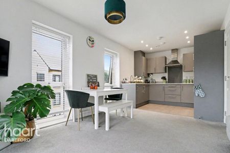 2 bedroom flat to rent - Photo 2