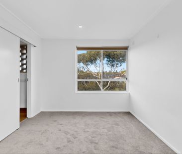 Smart, stylish and superbly located - Photo 2