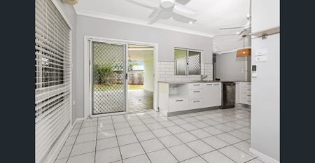 Modern home in cul-de-sac - Photo 3