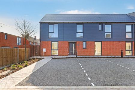 3 bedroom semi-detached house to rent - Photo 3