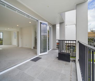 Upmarket Three-Bedroom Home Parnell - Photo 4