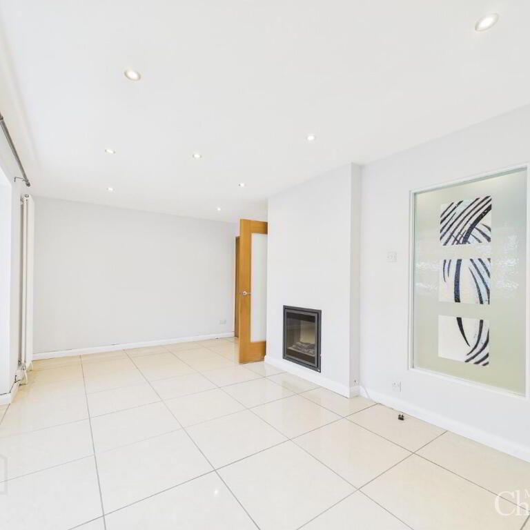 7 Ravenhill Gardens, Belfast, BT6 8GP - Photo 1