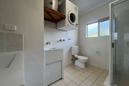 Neat & Convenient 1-Bedroom Unit with Courtyard in Mooroobool - Photo 4