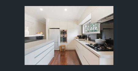 Easy care, lock up and leave - Photo 5