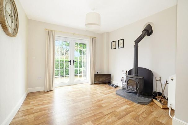 2 bedroom cottage to rent - Photo 1