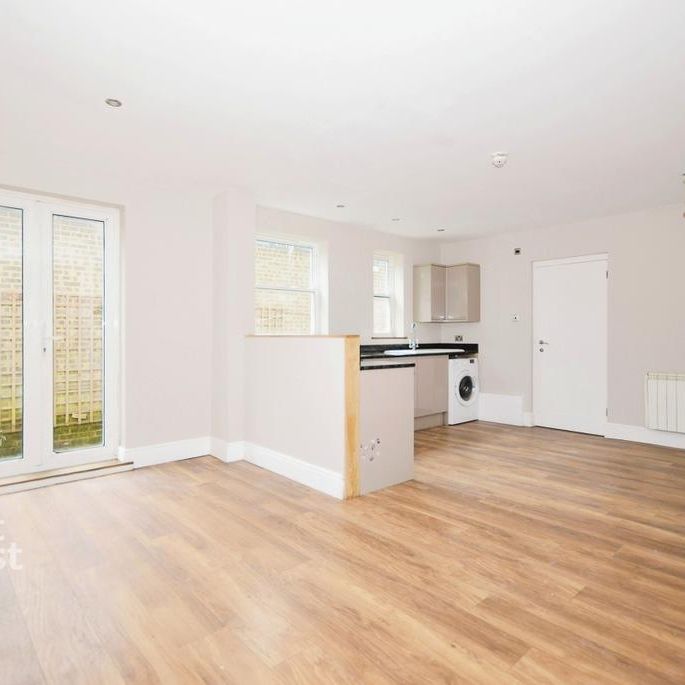 2 bedroom ground floor flat to rent - Photo 1