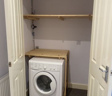 QUEENSWAY, BLETCHLEY - 1 BEDROOM - Photo 3