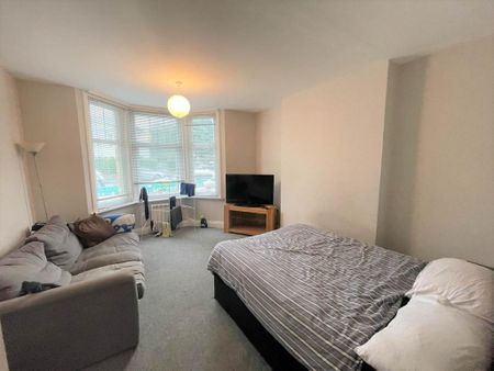 Studio to rent - Photo 2