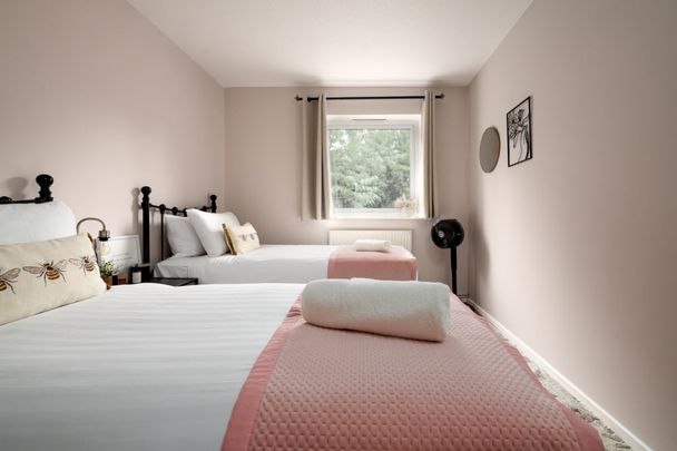 flat 5, 14 Henfield Road, London SW19 3HU, UK, London - Photo 1