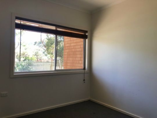4 Bedroom, 2 Bathroom House in Larapinta with Outdoor Entertaining - Photo 1
