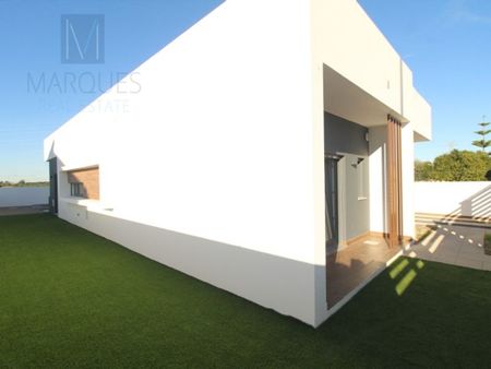 3 bedroom luxury House for rent in Quinta Valadares, Seixal, Distrito de Setúbal - Photo 2