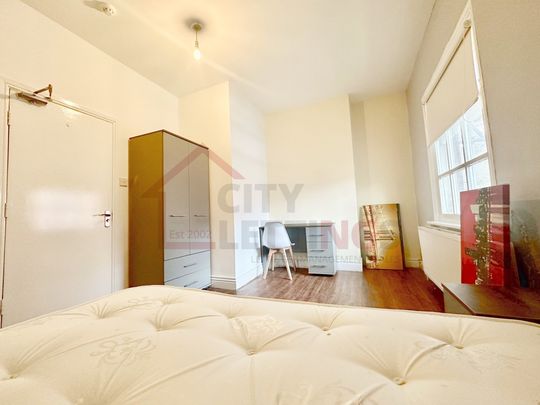 6 Bedroom Flat - Photo 1