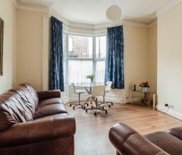 1 bedroom in a house share to rent - Photo 2