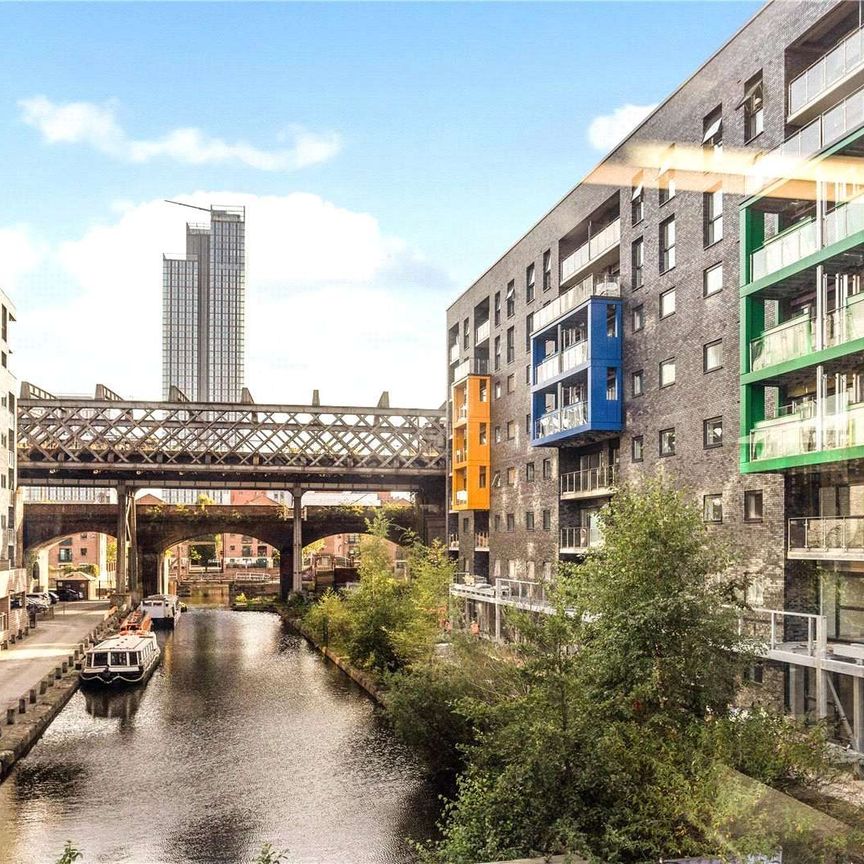 Fully Furnished One Double Bedroom Apartment with a balcony at Potato Wharf located in the sought after neighbourhood of Castlefield. - Photo 1