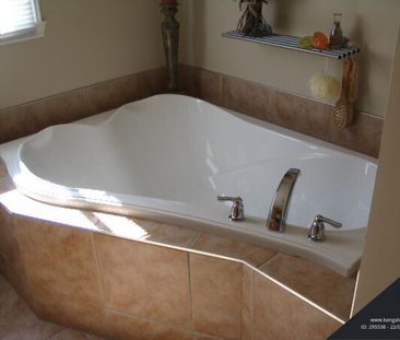 Grand 4 ½ Style Condo Fraichement Peint - Photo 2