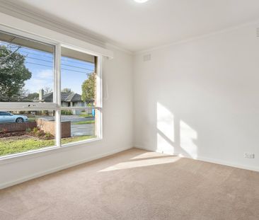 LARGE VILLA, MAKE THIS YOUR HOME - Photo 5