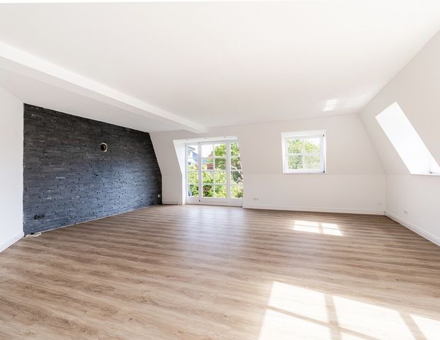 Bremerhaven - Leherheide // Charmante 2-Ebenen-Wohnung mit Landhausküche und großer Dachterrasse - Foto 1