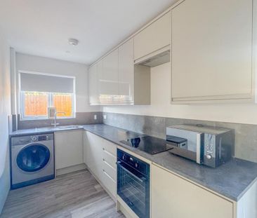 3 bedroom end of terrace house to rent - Photo 5