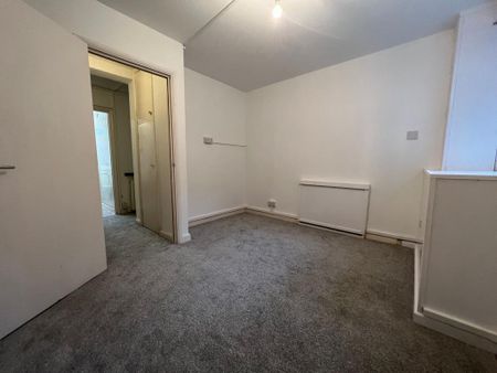 3 bedroom flat to rent - Photo 5