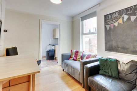 6 bedroom terraced house to rent - Photo 4