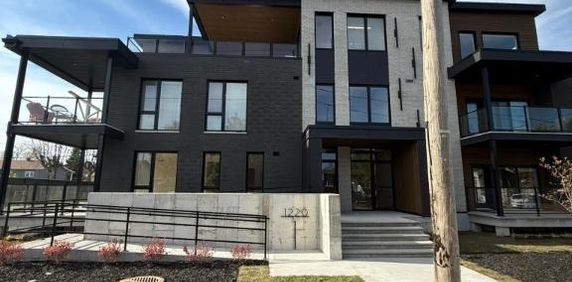 3-1/2 de 960 pc ***TRÈS SPACIEUX, À VOIR ABSOLUMENT*** - Photo 2