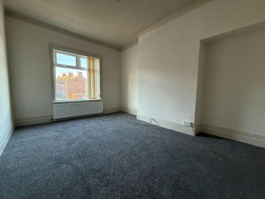 3 bedroom flat to rent - Photo 1