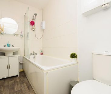 2 bedroom terraced house to rent - Photo 2