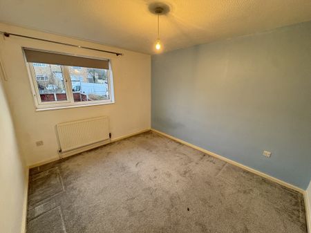 Jocelyns, Harlow - Photo 3