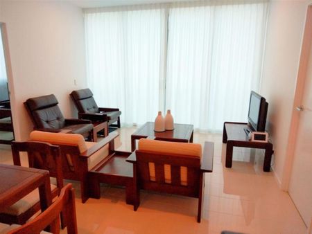 Fully furnished two-bedroom unit, prime location no bills included - Photo 4