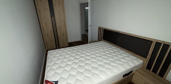 Location Appartement 2 pièces 27m² SABLE SUR SARTHE 72300 - Photo 2