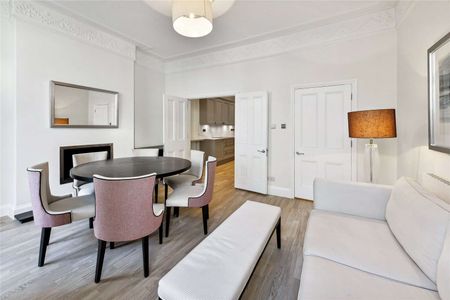 A bright and newly decorated maisonette situated on a popular North Belgravia street. - Photo 5