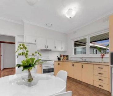 Thomastown - Photo 2