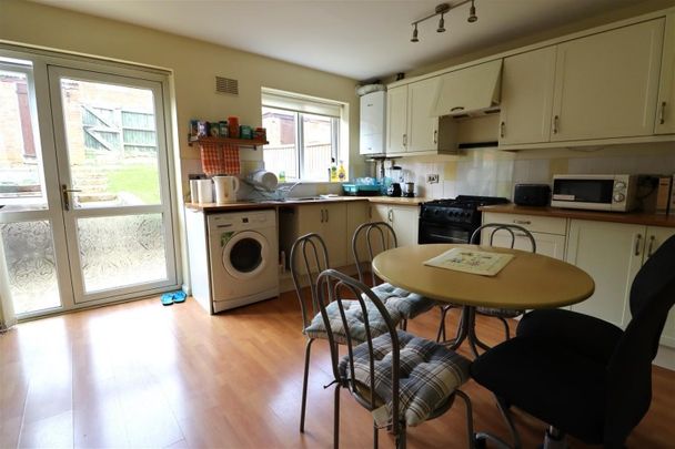 Angus Close, Banbury - Photo 1