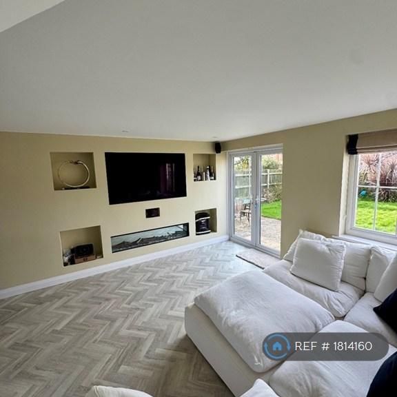 3 bedroom end of terrace house to rent - Photo 1