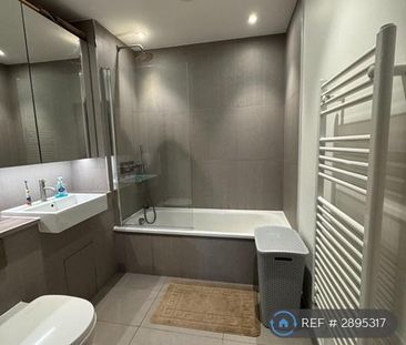 1 bedroom in a flat share to rent - Photo 1