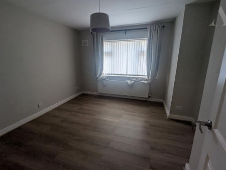 4 bedroom semi-detached house to rent - Photo 4