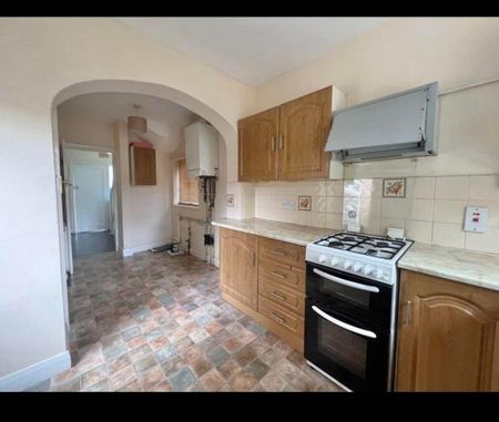 3 bedroom semi-detached house to rent - Photo 4