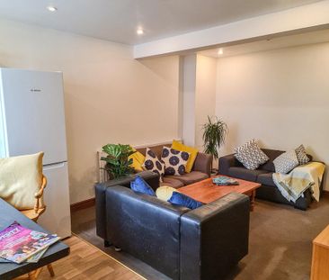 1 bedroom in a house share to rent - Photo 3