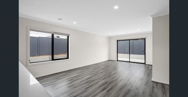 Comfortable & Light Filled Home in Coldstream - Photo 1