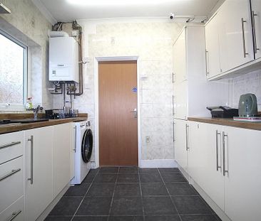 1 bedroom in a house share to rent - Photo 4