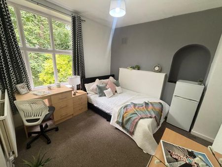 1 bedroom in a house share to rent - Photo 2