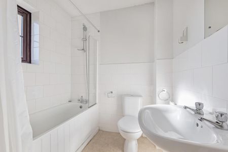 3 bedroom semi-detached house to rent - Photo 4