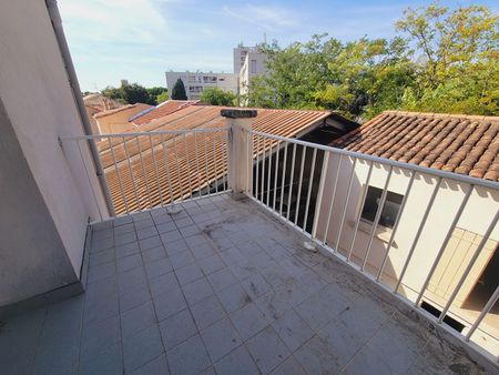 13014 - T1 MEUBLE au RDC avec balcon et parking - Photo 3