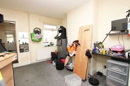 3 bedroom terraced house to rent - Photo 3