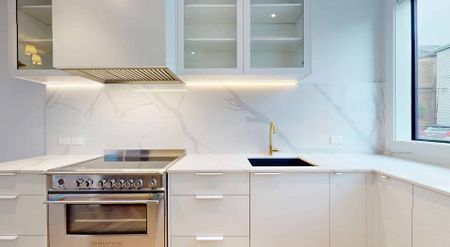 STUNNING AND CENTRAL - Photo 4